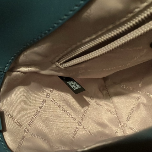 EUC Michael Kors Manhattan Crossbody Handbag Silver Blue metallic small $298 - Picture 6 of 10